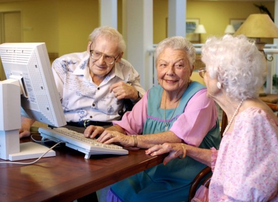 old people using computers 375925.jpg